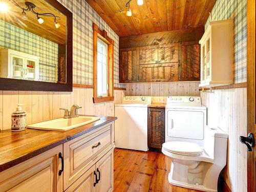 Powder room - 160 53E Rue, Saint-Côme, QC - Indoor Photo Showing Laundry Room