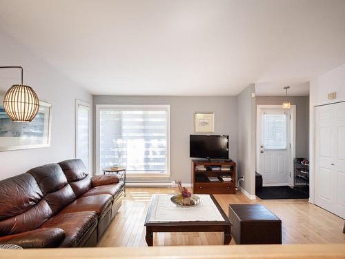 Salon - 805 Rue Malraux, Laval (Sainte-Dorothée), QC - Indoor Photo Showing Living Room