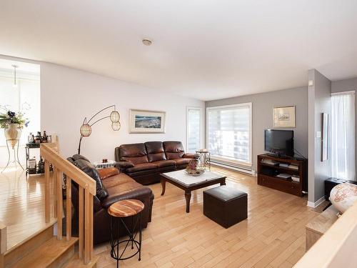 Interior - 805 Rue Malraux, Laval (Sainte-Dorothée), QC - Indoor Photo Showing Living Room