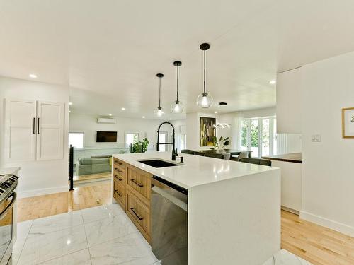 Cuisine - 1014 Rue Bresse, Ascot Corner, QC - Indoor Photo Showing Kitchen With Upgraded Kitchen