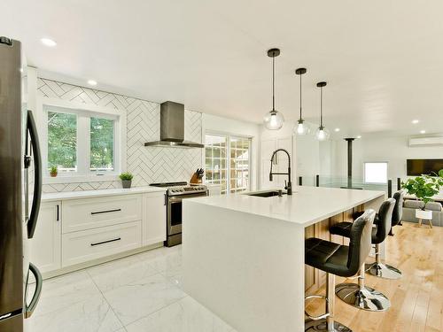 Cuisine - 1014 Rue Bresse, Ascot Corner, QC - Indoor Photo Showing Kitchen With Upgraded Kitchen