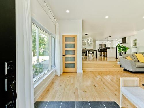 Hall d'entrÃ©e - 1014 Rue Bresse, Ascot Corner, QC - Indoor Photo Showing Living Room