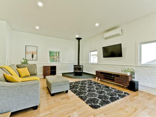 Salon - 1014 Rue Bresse, Ascot Corner, QC - Indoor Photo Showing Living Room