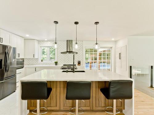 Cuisine - 1014 Rue Bresse, Ascot Corner, QC - Indoor Photo Showing Kitchen With Upgraded Kitchen