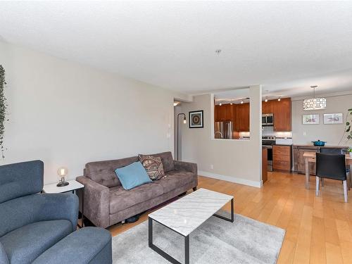 304-2515 Dowler Pl, Victoria, BC - Indoor Photo Showing Living Room