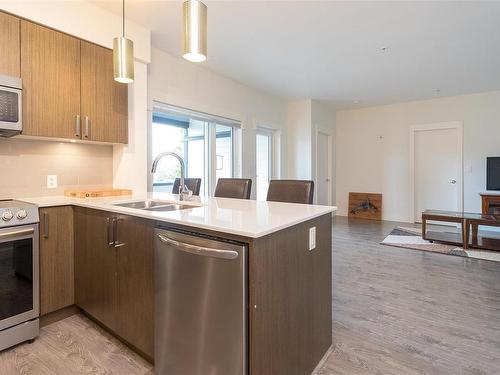 206-286 Wilfert Rd, View Royal, BC - Indoor Photo Showing Kitchen With Stainless Steel Kitchen With Double Sink With Upgraded Kitchen