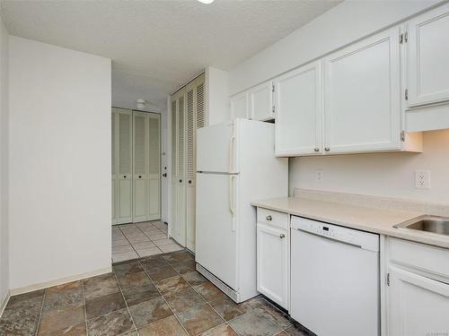 114-225 Belleville St, Victoria, BC - Indoor Photo Showing Kitchen