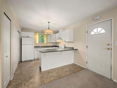 210-2767 Muir Rd, Courtenay, BC - Indoor Photo Showing Kitchen