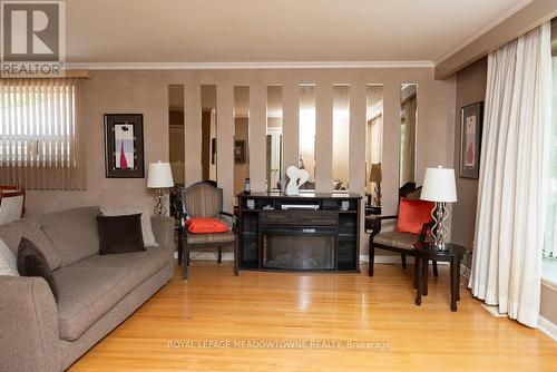 98 Silverstone Drive, Toronto (Mount Olive-Silverstone-Jamestown), ON - Indoor Photo Showing Living Room