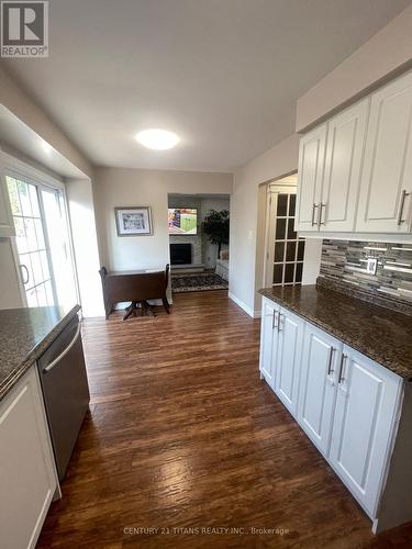 65 Clayton Crescent, Clarington (Bowmanville), ON - Indoor Photo Showing Kitchen