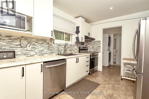 111 Metro Road S, Georgina (Keswick South), ON - Indoor Photo Showing Kitchen With Upgraded Kitchen