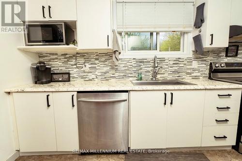 111 Metro Road S, Georgina (Keswick South), ON - Indoor Photo Showing Kitchen With Upgraded Kitchen