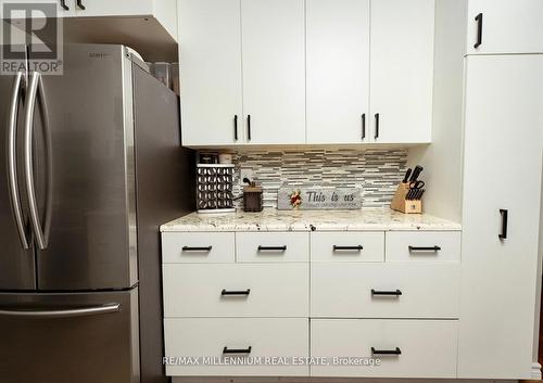 111 Metro Road S, Georgina (Keswick South), ON - Indoor Photo Showing Kitchen With Upgraded Kitchen