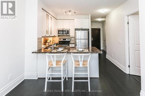 108 - 111 Upper Duke Crescent S, Markham (Unionville), ON - Indoor Photo Showing Kitchen