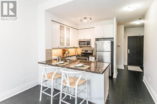 108 - 111 Upper Duke Crescent S, Markham (Unionville), ON - Indoor Photo Showing Kitchen