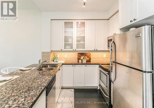 108 - 111 Upper Duke Crescent S, Markham (Unionville), ON - Indoor Photo Showing Kitchen With Double Sink