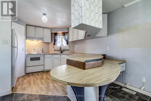 132 Roxanna Drive, Georgina (Sutton & Jackson'S Point), ON - Indoor Photo Showing Kitchen