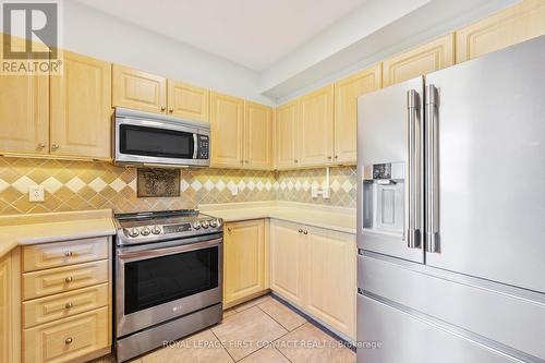 36 Batteaux Street, Barrie, ON - Indoor Photo Showing Kitchen