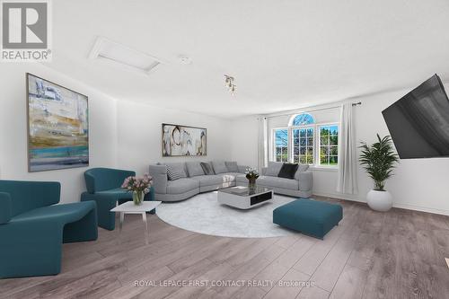 36 Batteaux Street, Barrie, ON - Indoor Photo Showing Living Room