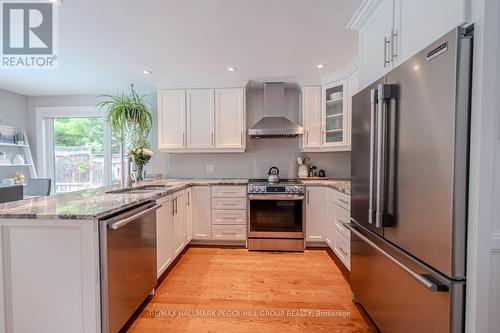 74 Gibbon Drive, Barrie (Letitia Heights), ON - Indoor Photo Showing Kitchen With Upgraded Kitchen