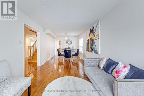 18 Black Willow Drive W, Barrie, ON - Indoor Photo Showing Living Room