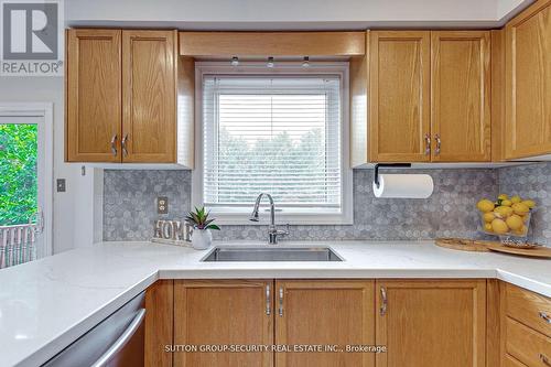 18 Black Willow Drive W, Barrie (Holly), ON - Indoor Photo Showing Kitchen