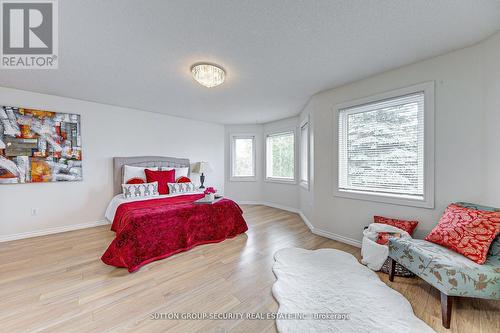 18 Black Willow Drive W, Barrie, ON - Indoor Photo Showing Bedroom