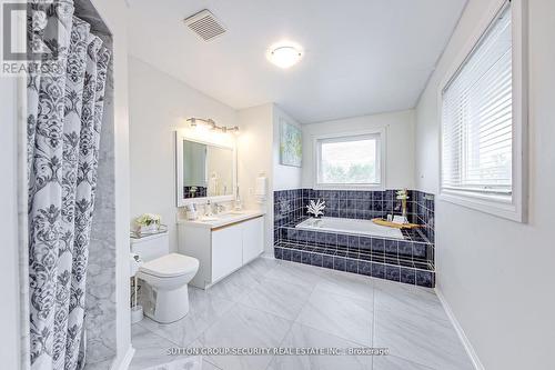 18 Black Willow Drive W, Barrie, ON - Indoor Photo Showing Bathroom