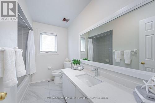 18 Black Willow Drive W, Barrie, ON - Indoor Photo Showing Bathroom