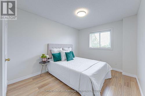 18 Black Willow Drive W, Barrie, ON - Indoor Photo Showing Bedroom