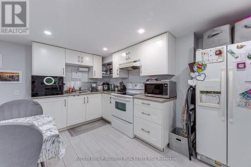 18 Black Willow Drive W, Barrie (Holly), ON - Indoor Photo Showing Kitchen