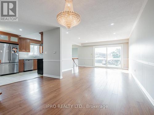 80 Winterfold Drive, Brampton (Madoc), ON - Indoor Photo Showing Kitchen