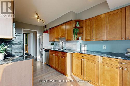 708 - 50 Quebec Avenue, Toronto (High Park North), ON - Indoor Photo Showing Kitchen