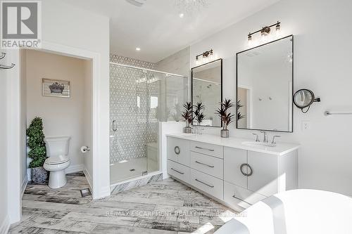 23 Whitcombe Way, Puslinch, ON - Indoor Photo Showing Bathroom