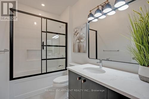 23 Whitcombe Way, Puslinch, ON - Indoor Photo Showing Bathroom