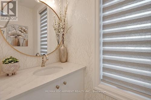 23 Whitcombe Way, Puslinch, ON - Indoor Photo Showing Bathroom