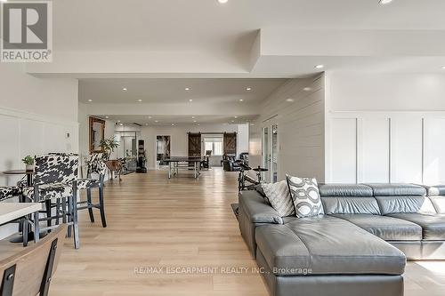 23 Whitcombe Way, Puslinch, ON - Indoor Photo Showing Living Room