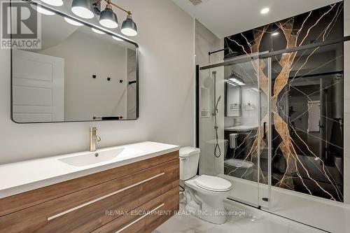 23 Whitcombe Way, Puslinch, ON - Indoor Photo Showing Bathroom