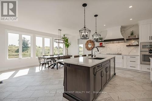 23 Whitcombe Way, Puslinch, ON - Indoor Photo Showing Kitchen With Upgraded Kitchen