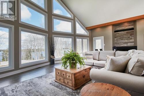 2269 Mccracken'S Landing Road, Douro-Dummer, ON - Indoor Photo Showing Living Room