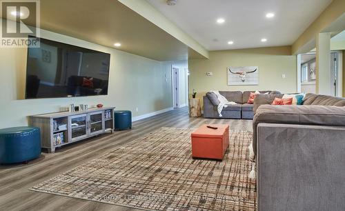 2269 Mccracken'S Landing Road, Douro-Dummer, ON - Indoor Photo Showing Living Room