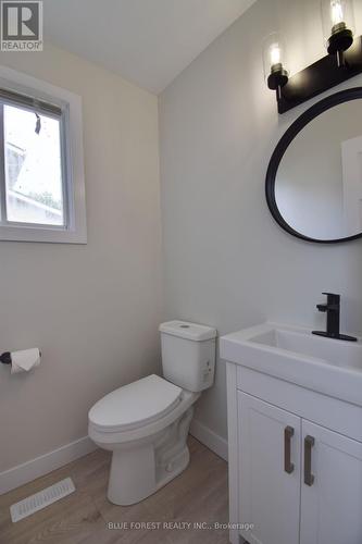 1048 Mahogany Road, London, ON - Indoor Photo Showing Bathroom