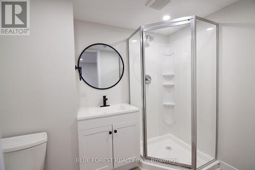 1048 Mahogany Road, London, ON - Indoor Photo Showing Bathroom