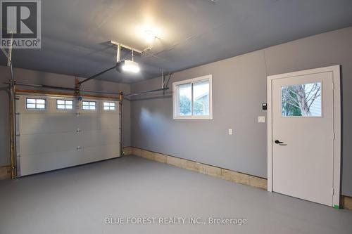 1048 Mahogany Road, London, ON - Indoor Photo Showing Garage