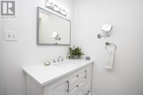 39 Ski Valley Crescent, London, ON - Indoor Photo Showing Bathroom