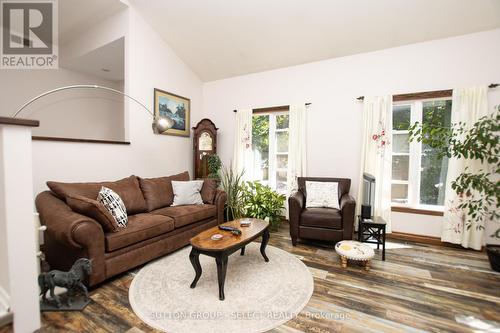 39 Ski Valley Crescent, London, ON - Indoor Photo Showing Living Room