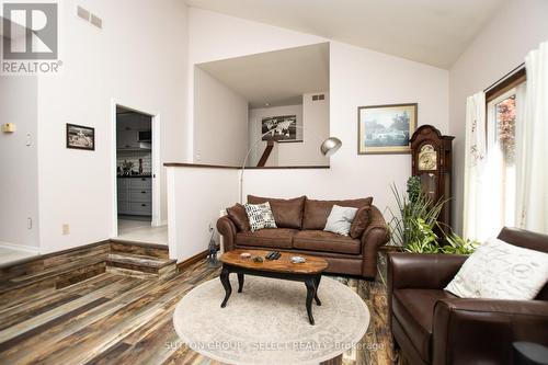 39 Ski Valley Crescent, London, ON - Indoor Photo Showing Living Room