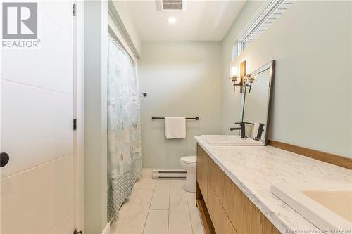 437 Maplehurst Drive, Moncton, NB - Indoor Photo Showing Bathroom