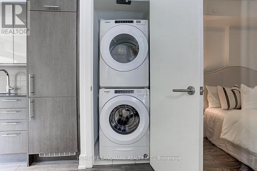 414 - 403 Church Street W, Toronto (Church-Yonge Corridor), ON - Indoor Photo Showing Laundry Room