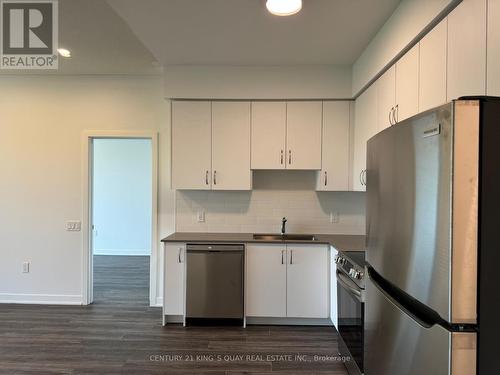 303 - 385 Arctic Red Drive, Oshawa (Windfields), ON - Indoor Photo Showing Kitchen With Stainless Steel Kitchen With Double Sink